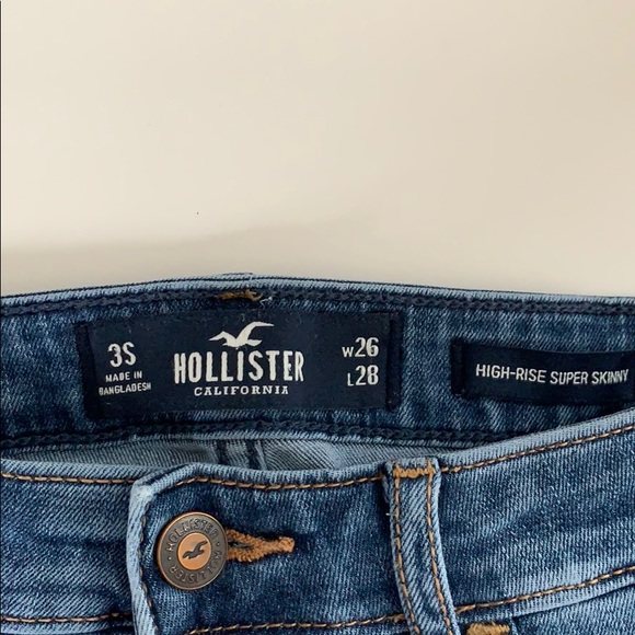 Hollister ripped jeans, size 3 Short - Picture 1 of 3